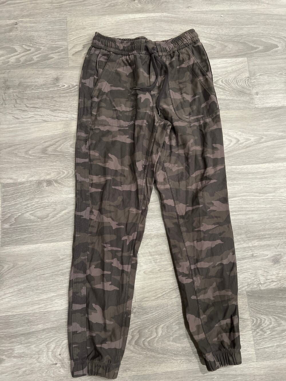 Athleta size 0 camouflage joggers pants